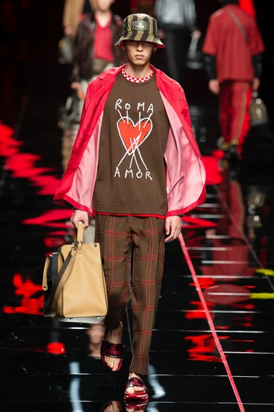 Look 16